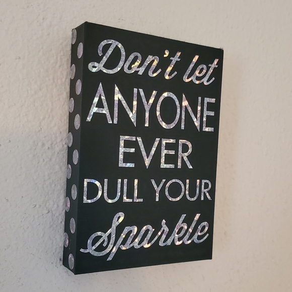 n/a Other - NWT wall plaque 🖤